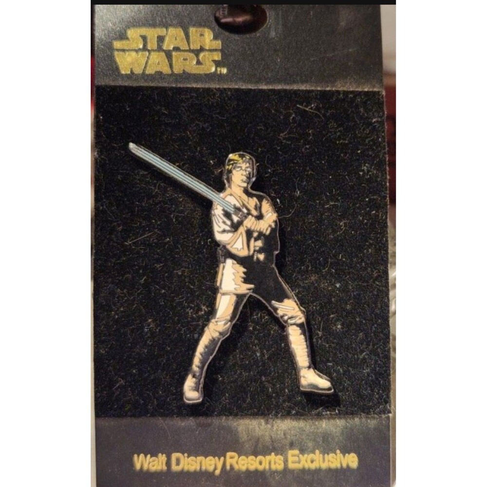 2002 Star Wars Luke Skywalker Walt Disney Resorts Exclusive Pin on Card